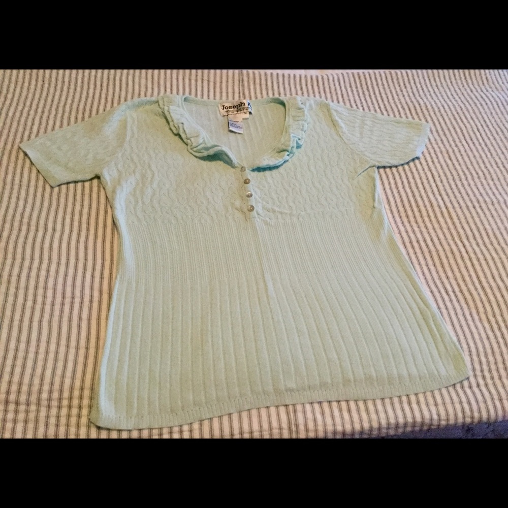 3/$20 Light green summer top with ruffled neckline